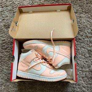 CRIMSON TINT NIKE DUNK HIGH